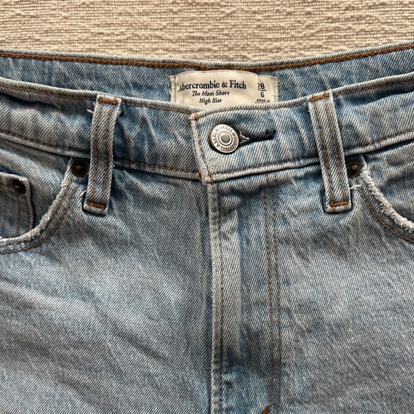 Abercrombie & Fitch The Mom Short High Rise Size 6/28 - Picture 2 of 3